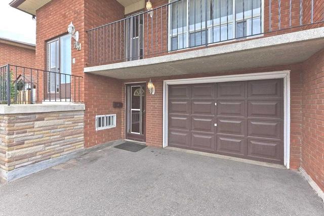 93 John Lindsay Crt, House semidetached with 3 bedrooms, 2 bathrooms and 5 parking in Toronto ON | Image 12