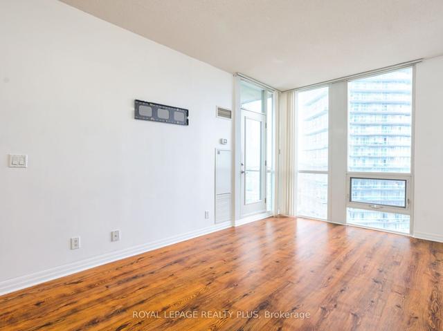 2105 - 3939 Duke Of York Blvd, Condo with 1 bedrooms, 2 bathrooms and 1 parking in Mississauga ON | Image 5