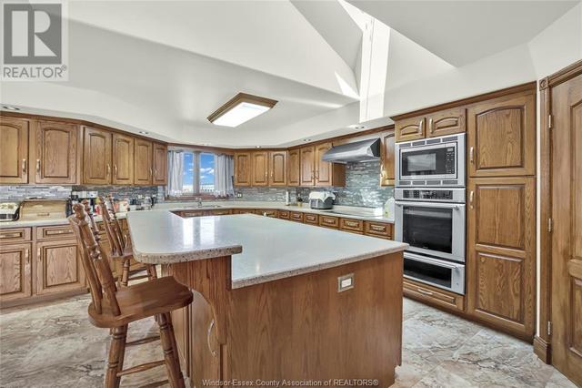 847 Hwy 77, House detached with 7 bedrooms, 3 bathrooms and null parking in Leamington ON | Image 10