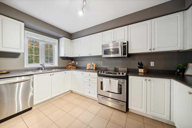 1222 Fox Cres, House detached with 4 bedrooms, 3 bathrooms and 4 parking in Milton ON | Image 3