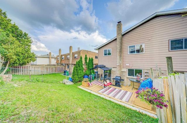 139 Salisbury Circ, House semidetached with 3 bedrooms, 2 bathrooms and 4 parking in Brampton ON | Image 25