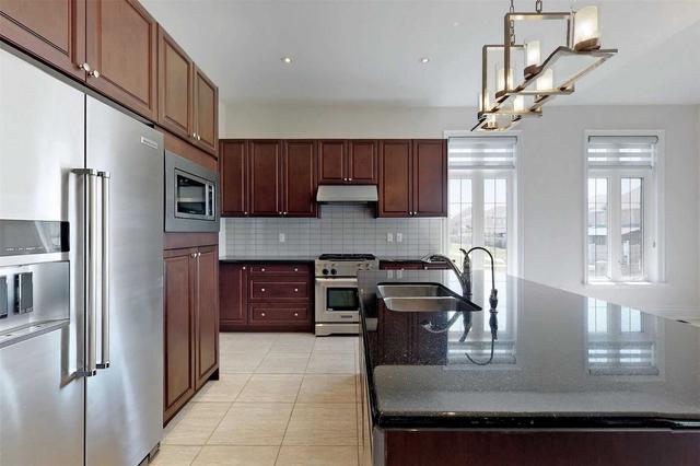 2 Virtue Cres, House detached with 4 bedrooms, 4 bathrooms and 7 parking in Vaughan ON | Image 4