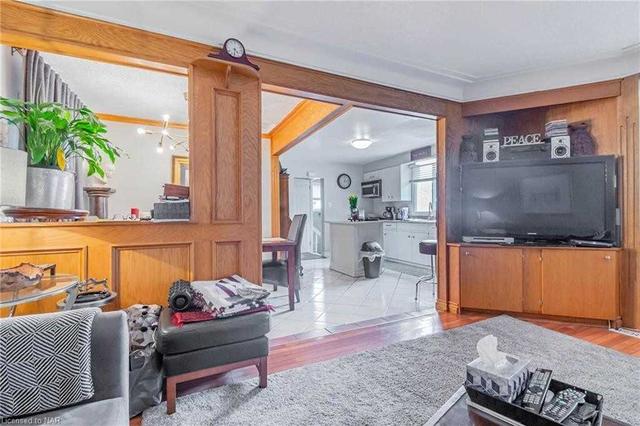 5271 Ottawa Ave, House detached with 2 bedrooms, 2 bathrooms and 7 parking in Niagara Falls ON | Image 3