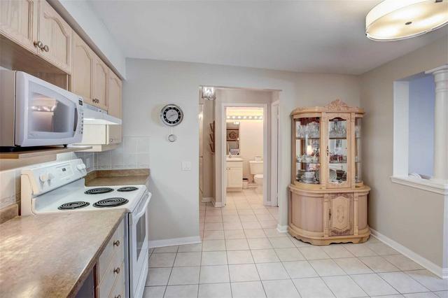 201 - 2502 Rutherford Rd, Condo with 2 bedrooms, 2 bathrooms and 1 parking in Vaughan ON | Image 3
