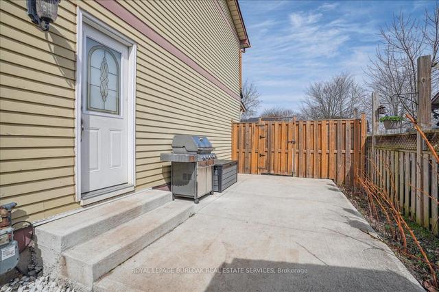 2275 Melissa Cres, House semidetached with 3 bedrooms, 2 bathrooms and 4 parking in Burlington ON | Image 21