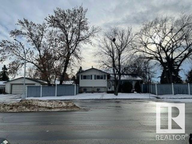 3315 113 Av Nw, House detached with 3 bedrooms, 1 bathrooms and null parking in Edmonton AB | Image 1