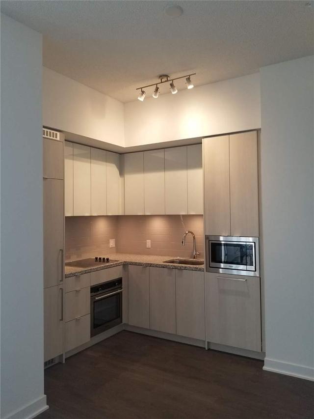 5308 - 125 Blue Jays Way, Condo with 3 bedrooms, 2 bathrooms and 0 parking in Toronto ON | Image 8