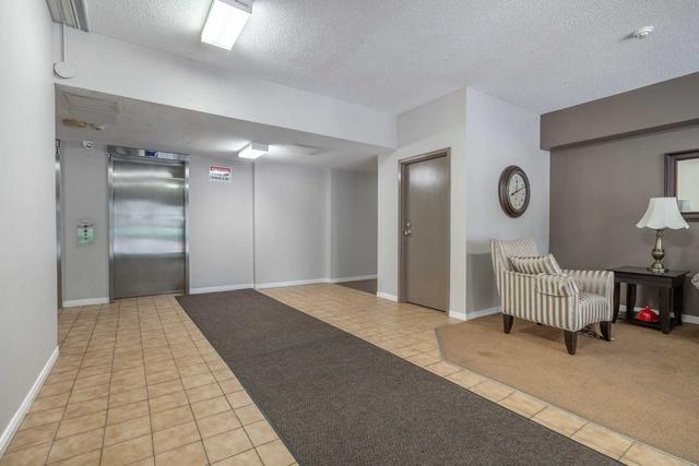 206 - 180 Limeridge Rd W, Condo with 2 bedrooms, 1 bathrooms and 1 parking in Hamilton ON | Image 3