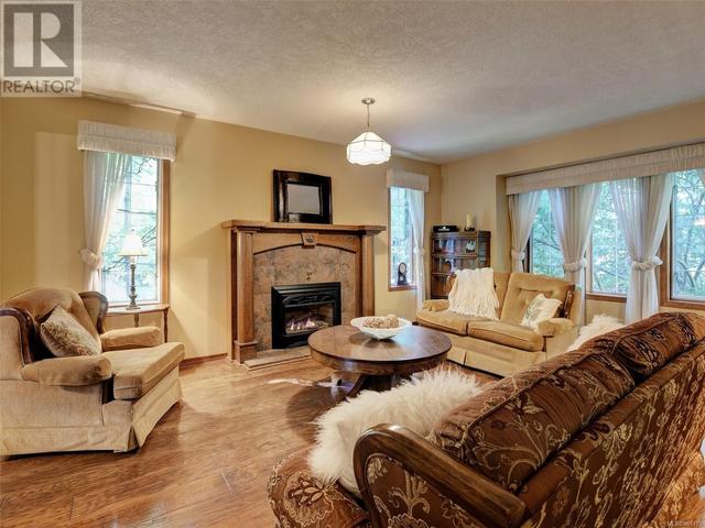 1310 Readings Dr, House detached with 4 bedrooms, 3 bathrooms and 5 parking in North Saanich BC | Image 3