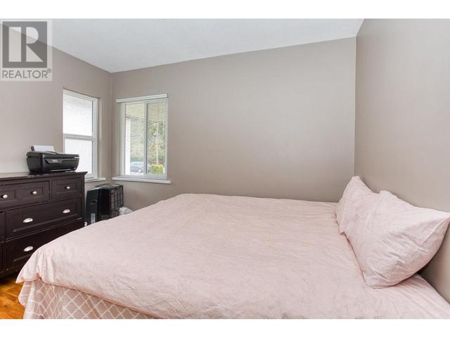 6933 - 6935 Winch Street, House detached with 7 bedrooms, 2 bathrooms and null parking in Burnaby BC | Image 19