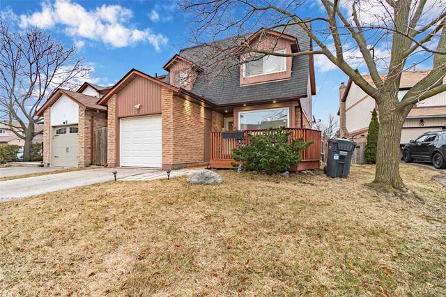 8 Borden Hill Crt, House detached with 3 bedrooms, 2 bathrooms and 3 parking in Brampton ON | Image 1