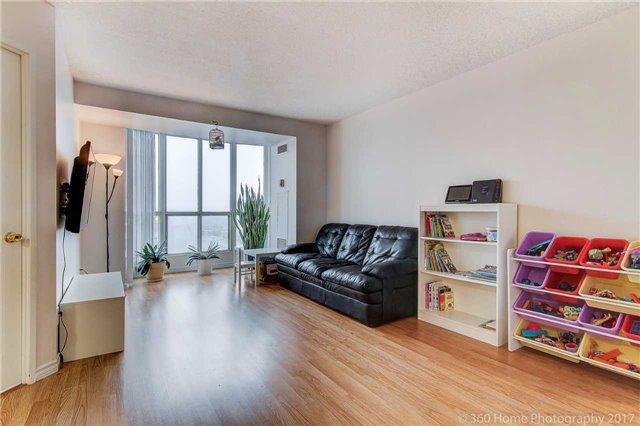 1004 - 2550 Lawrence Ave E, Condo with 2 bedrooms, 2 bathrooms and 1 parking in Toronto ON | Image 3