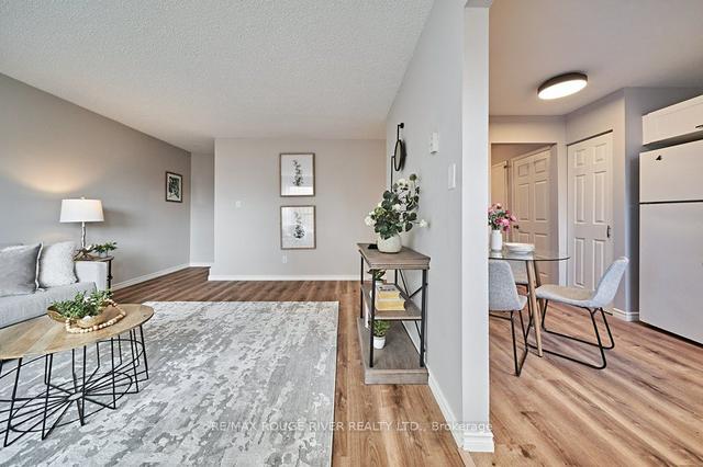 132 - 120 Nonquon Rd, Townhouse with 3 bedrooms, 1 bathrooms and 1 parking in Oshawa ON | Image 4