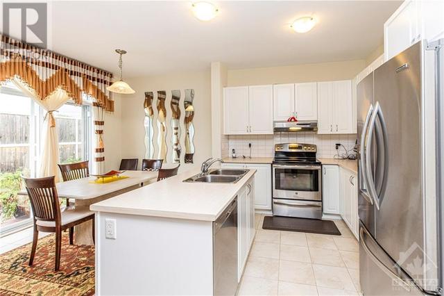 146 Piazza Circle, House detached with 3 bedrooms, 3 bathrooms and 3 parking in Ottawa ON | Image 7