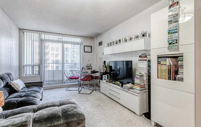 404 - 2 Rean Dr, Condo with 1 bedrooms, 1 bathrooms and 1 parking in Toronto ON | Image 4