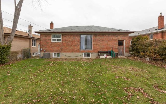 93 Lynnbrook Dr, House detached with 3 bedrooms, 2 bathrooms and 5 parking in Toronto ON | Image 14
