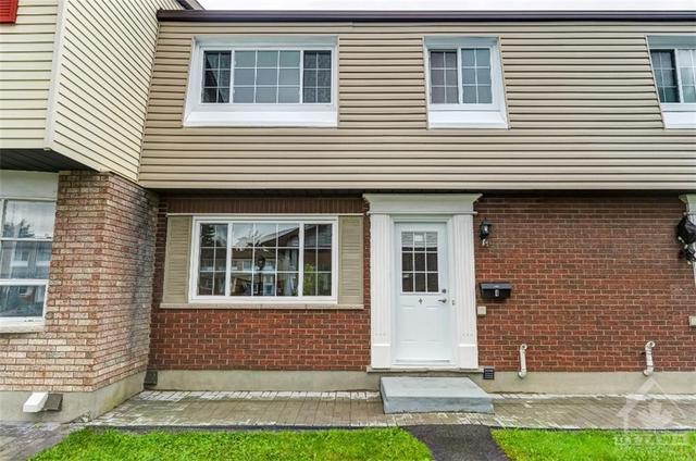 4 - 1565 Heron Road, Townhouse with 3 bedrooms, 2 bathrooms and 1 parking in Ottawa ON | Image 1