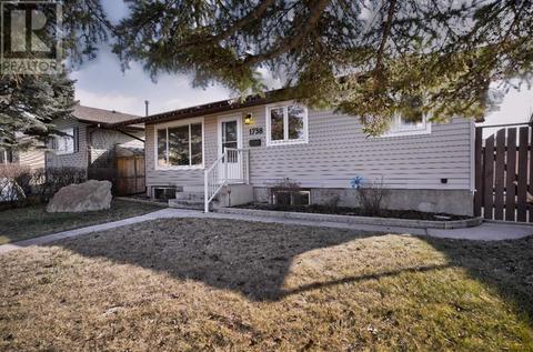 1738 Summerfield Boulevard Se, House detached with 4 bedrooms, 2 bathrooms and 3 parking in Airdrie AB | Card Image