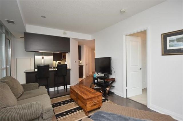 1003 - 1055 Southdown Rd, Condo with 2 bedrooms, 2 bathrooms and 1 parking in Mississauga ON | Image 6