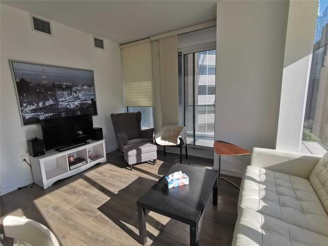 803 - 426 University Ave, Condo with 2 bedrooms, 1 bathrooms and 0 parking in Toronto ON | Image 4