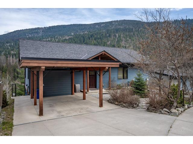 2430 Perrier Lane, House detached with 4 bedrooms, 3 bathrooms and 2 parking in Nelson BC | Image 1
