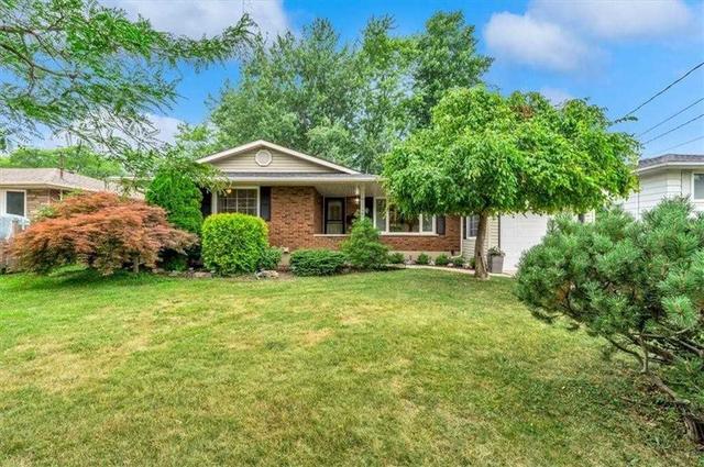 29 Prince Charles Dr, House detached with 3 bedrooms, 2 bathrooms and 3 parking in St. Catharines ON | Image 1