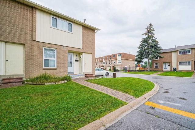 59 Craigleigh Cres, Townhouse with 3 bedrooms, 2 bathrooms and 1 parking in Brampton ON | Image 12