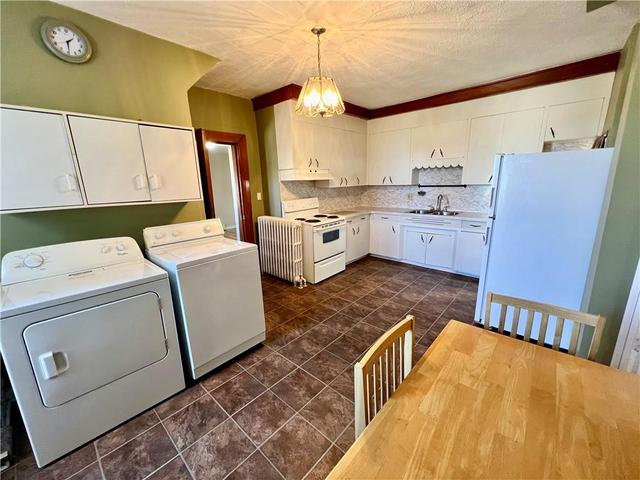 2 - 14 Pearl Street W, Condo with 3 bedrooms, 1 bathrooms and 1 parking in Brockville ON | Image 8
