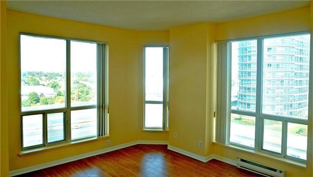 1002 - 18 Lee Centre Dr, Condo with 3 bedrooms, 2 bathrooms and 1 parking in Toronto ON | Image 1