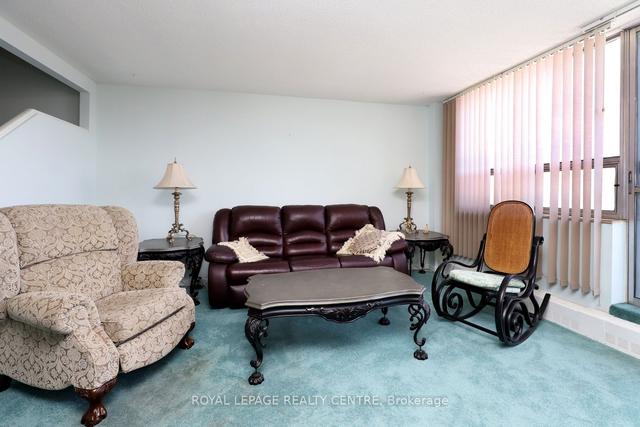 209 - 1050 Stainton Dr, Condo with 2 bedrooms, 1 bathrooms and 1 parking in Mississauga ON | Image 2
