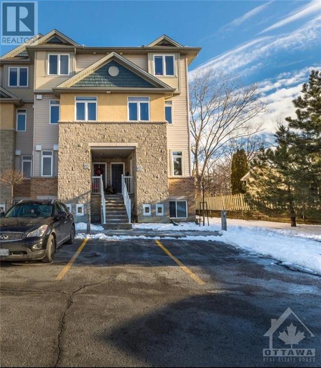 1092 Redtail Private, House attached with 3 bedrooms, 2 bathrooms and 1 parking in Ottawa ON | Image 1