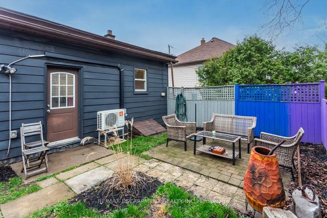 271 Barton St W, House detached with 2 bedrooms, 1 bathrooms and 2 parking in Hamilton ON | Image 10