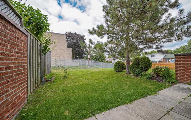 10 Newing Crt, Townhouse with 3 bedrooms, 2 bathrooms and 2 parking in Ajax ON | Image 16