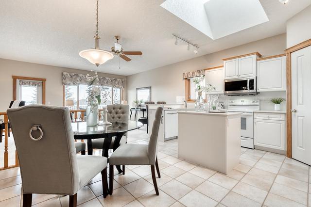8 Eagleview Gate, Home with 3 bedrooms, 2 bathrooms and 4 parking in Calgary AB | Image 13