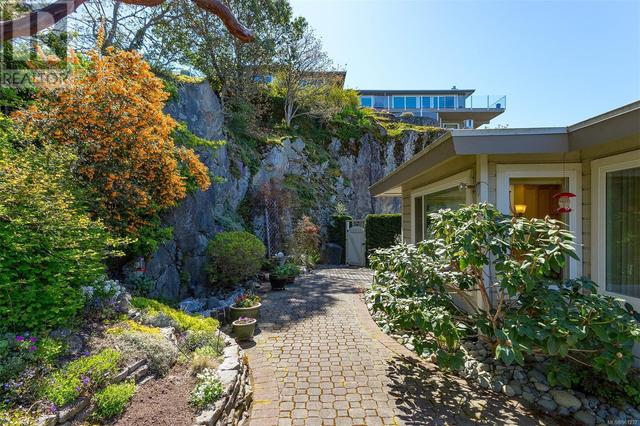 808 - 2829 Arbutus Rd, House attached with 3 bedrooms, 3 bathrooms and 2 parking in Saanich BC | Image 67