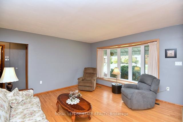 195 West 33rd St, House detached with 3 bedrooms, 1 bathrooms and 5 parking in Hamilton ON | Image 40
