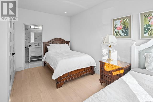 2328 Dunlevy St, House detached with 7 bedrooms, 7 bathrooms and 6 parking in Oak Bay BC | Image 38