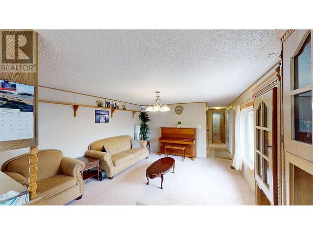 13610 Wolsey Subdiv, House other with 5 bedrooms, 3 bathrooms and null parking in Peace River B BC | Image 4