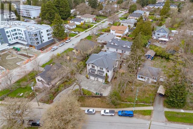 1106 Tolmie Ave, House detached with 3 bedrooms, 3 bathrooms and 2 parking in Saanich BC | Image 3