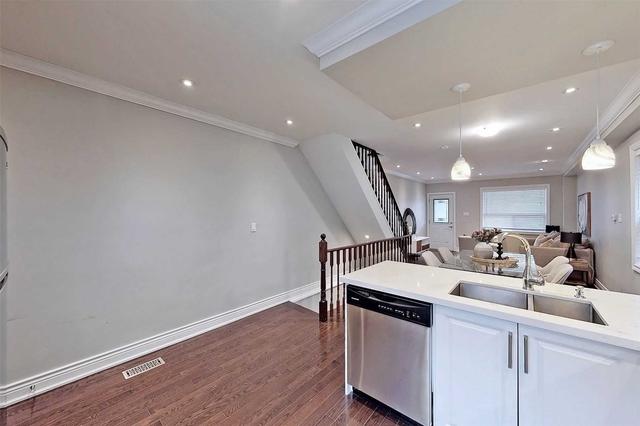 499 Mortimer Ave, House semidetached with 3 bedrooms, 2 bathrooms and 1 parking in Toronto ON | Image 7