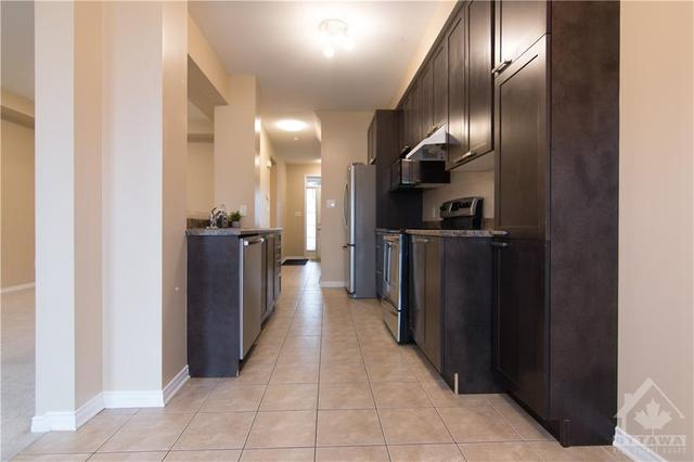 864 Kennacraig Private, Townhouse with 3 bedrooms, 3 bathrooms and 2 parking in Ottawa ON | Image 4