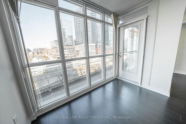 642b - 15 Iceboat Terr, Condo with 1 bedrooms, 1 bathrooms and 0 parking in Toronto ON | Image 5