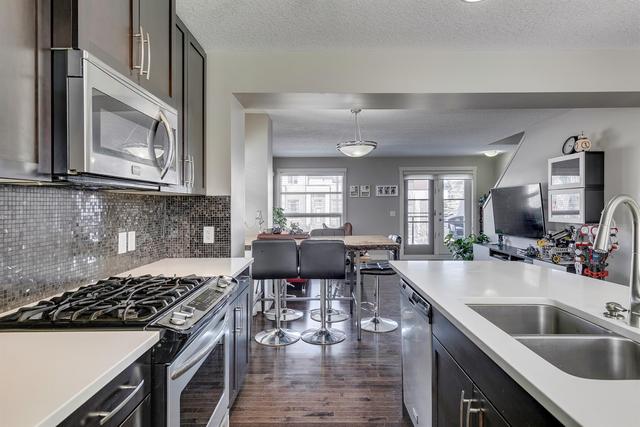35 Aspen Hills Green Sw, Home with 2 bedrooms, 2 bathrooms and 2 parking in Calgary AB | Image 14