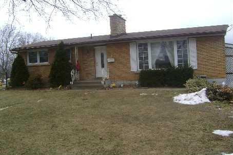 1 Regina Ave, House detached with 3 bedrooms, 1 bathrooms and 4 parking in St. Catharines ON | Image 1
