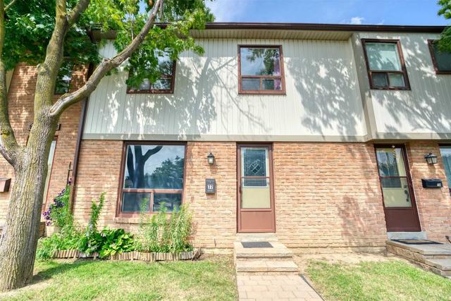 77 Mcmullen Cres, Townhouse with 3 bedrooms, 3 bathrooms and 2 parking in Brampton ON | Image 12
