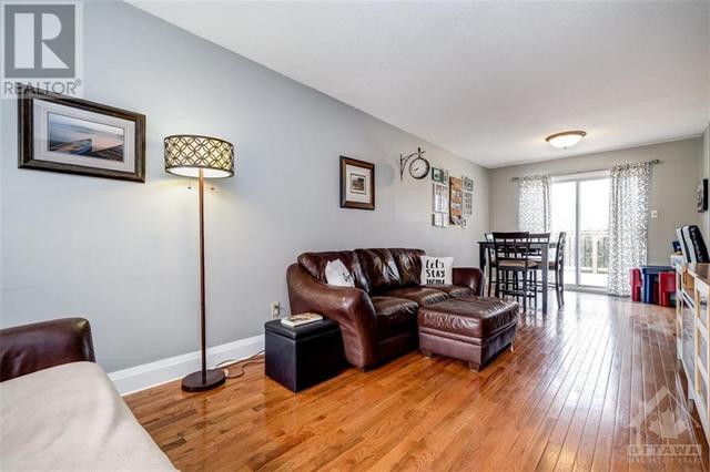 36 Gowrie Drive, House detached with 3 bedrooms, 2 bathrooms and 5 parking in Ottawa ON | Image 7