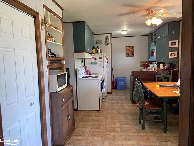 5809 Penetanguishene Road, House detached with 2 bedrooms, 1 bathrooms and 6 parking in Springwater ON | Image 7