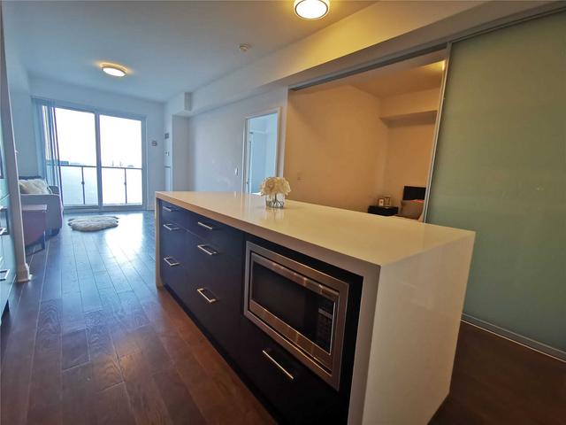 2405 - 65 St Mary St, Condo with 2 bedrooms, 1 bathrooms and 1 parking in Toronto ON | Image 14