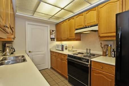 404 - 151 Robinson St, Condo with 2 bedrooms, 2 bathrooms and 2 parking in Oakville ON | Image 2