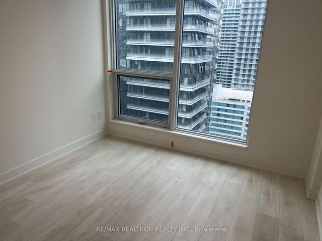 2713 - 35 Mercer St, Condo with 2 bedrooms, 2 bathrooms and 0 parking in Toronto ON | Image 7